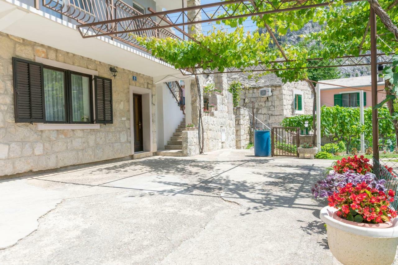 Apartment Petea Omiš Exterior foto